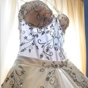 Pnina Tornai wedding gown